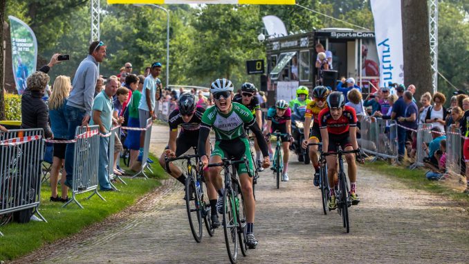 Archie Peet winning the Junior Omloop Stage